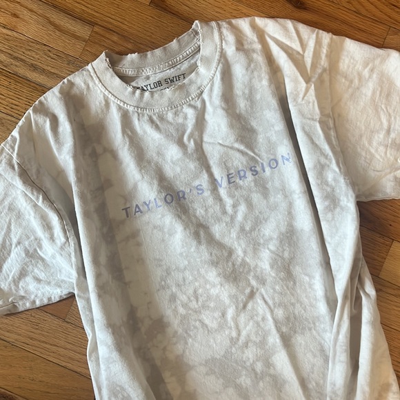Taylor Swift - Taylor’s Version t-shirt dress with concert confetti! - Picture 3 of 9